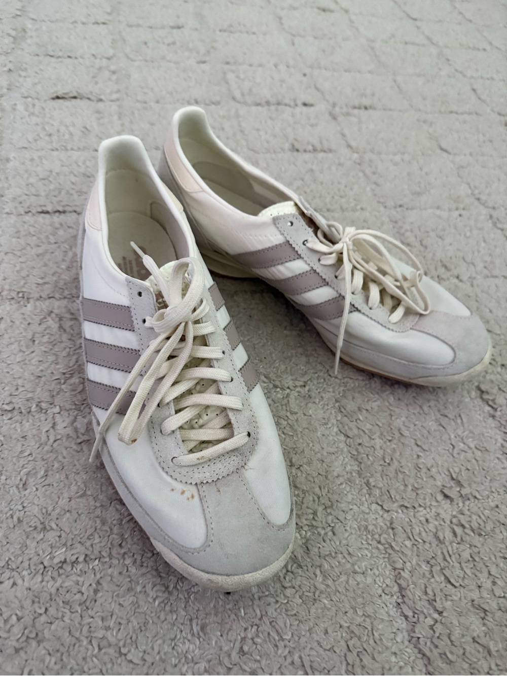adidas Women's Sneakers in White and Light Gray